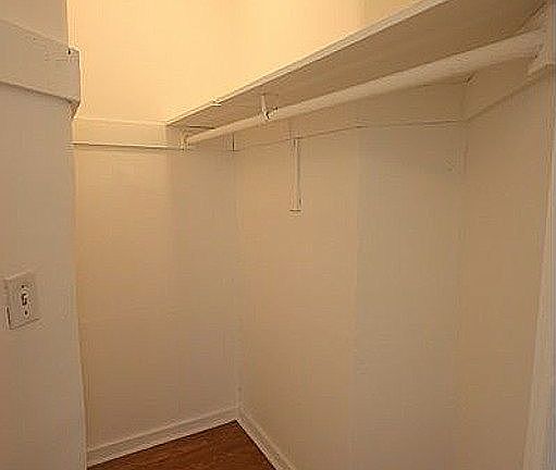 5th image of 634 E 14th St APT 8