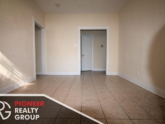 4th image of 5103 N Winchester Ave #1926grd