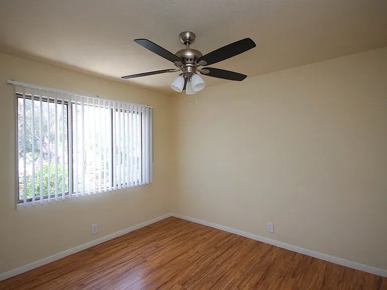 2035 Huntington Dr #6 — Photo 12
