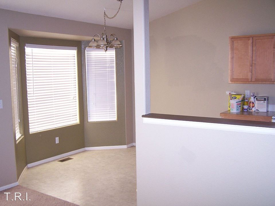 2nd image of 2949 Alpine Ave
