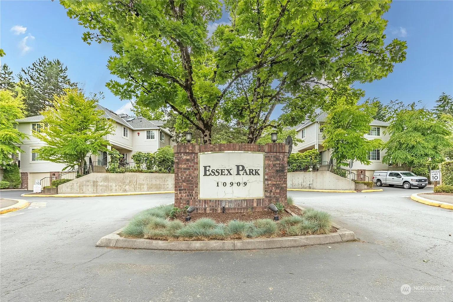 10909 Avondale Road NE #M149 photo 1