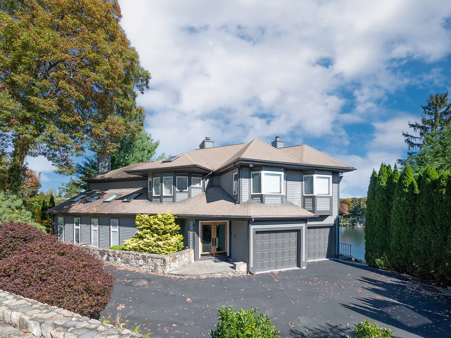 20 Shore Rd — Photo 3