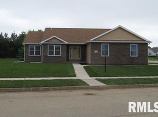 300 Sycamore Trl, Chillicothe, IL 61523