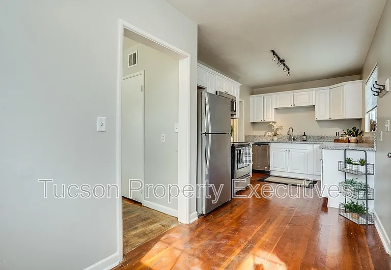 1040 E Linden St #A — Photo 6