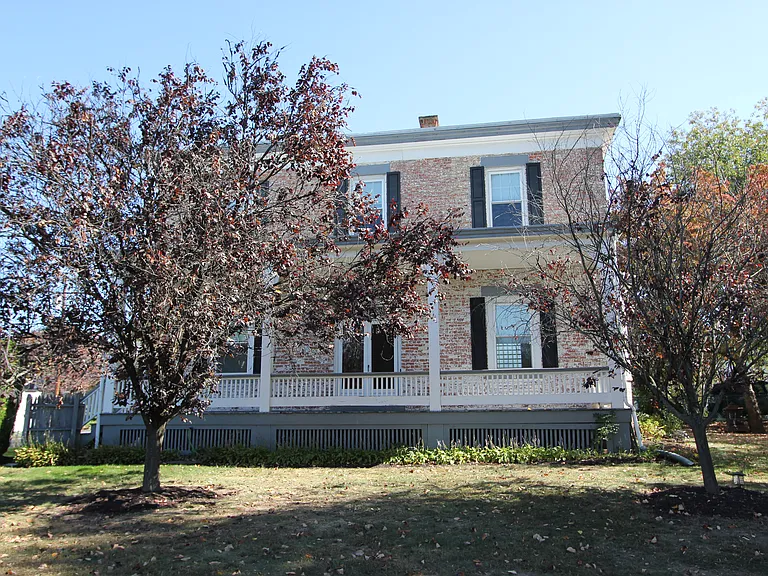28 Greenwood Ave — Photo 2