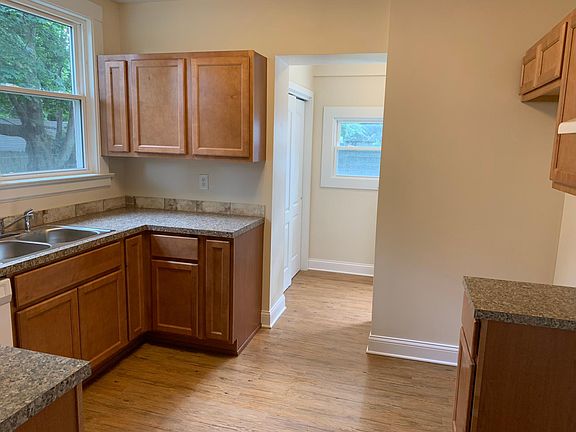 5th image of 476 Saint Leger Ave