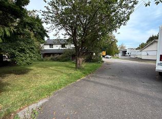 13671 Blundell Rd, Richmond, BC V6W 1B6