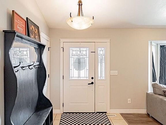 5th image of 111 N 3962 E