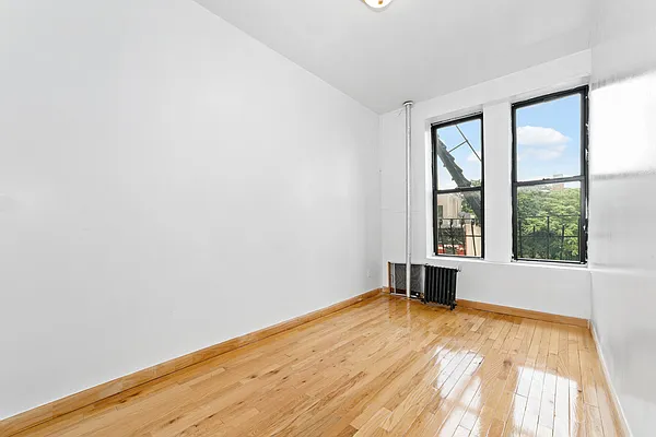 Rented by MNS | media 7