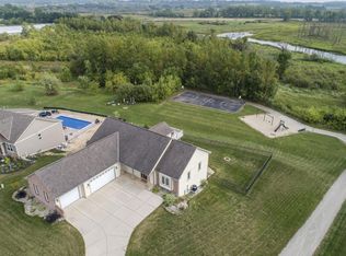 1603 Fox River Run, Mukwonago, WI 53149