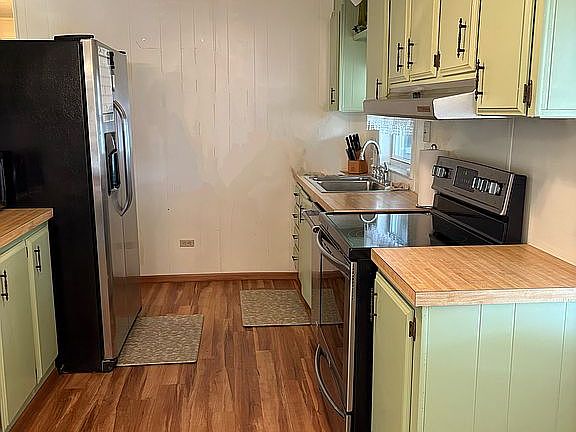 3rd image of 62 Hamlin Rd