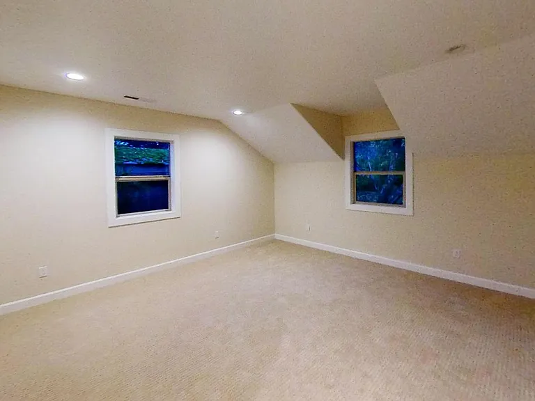 1722 NE Jackson School Rd — Photo 17