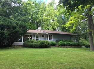 248 W Lake Shore Dr, Tower Lakes, IL 60010