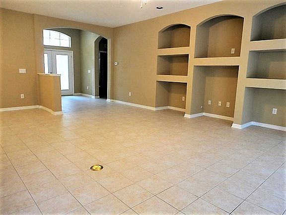 3rd image of 12425 Riverglen Dr