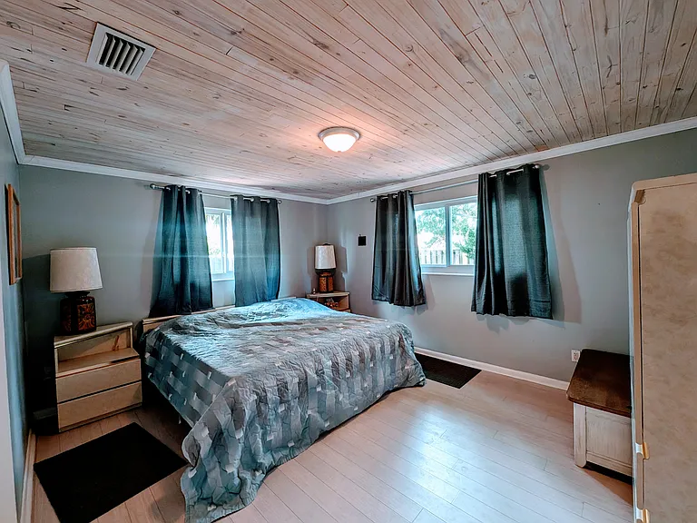 230 Robert Ct — Photo 10