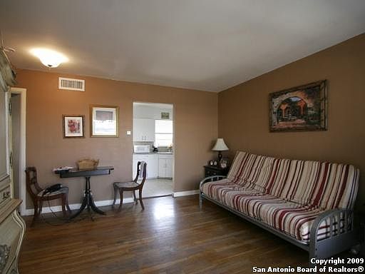 4th image of 445 ELMHURST AVE
