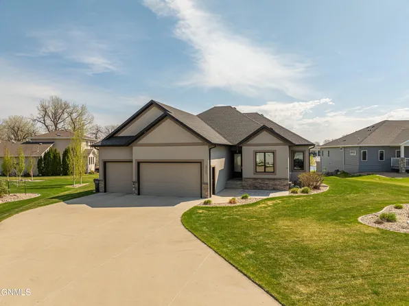 3904 Waterfront Pl SE, Mandan, ND 58554