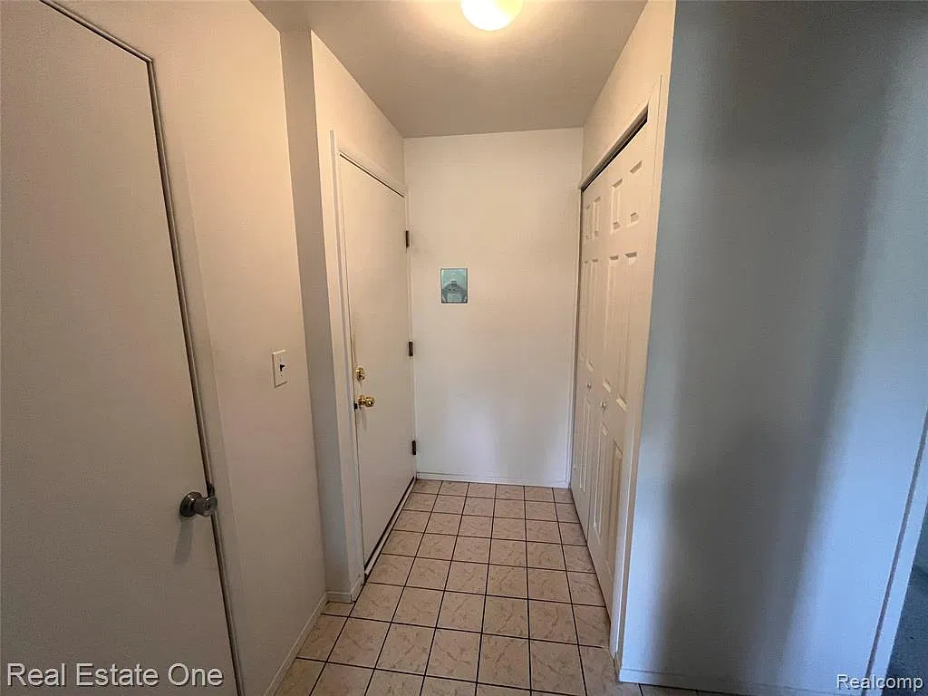 1 bed, 1.5 bath, 978 sqft, $1,250 — Photo 4