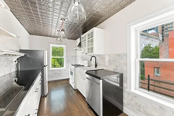 Kitchen, photo 1