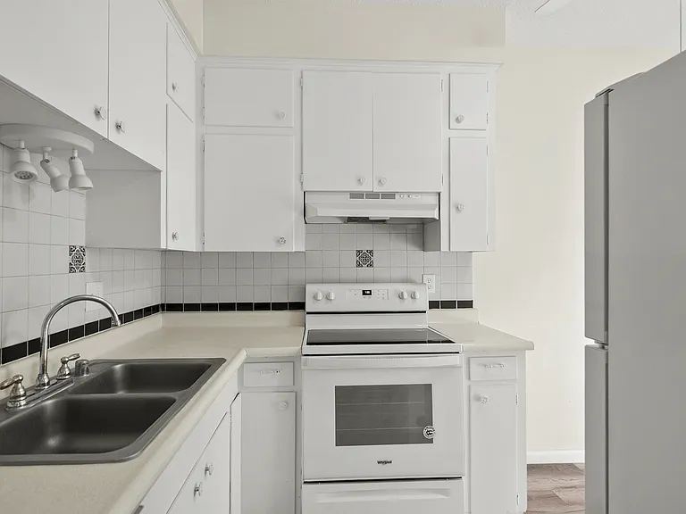 1509 Montana Ave — Photo 10