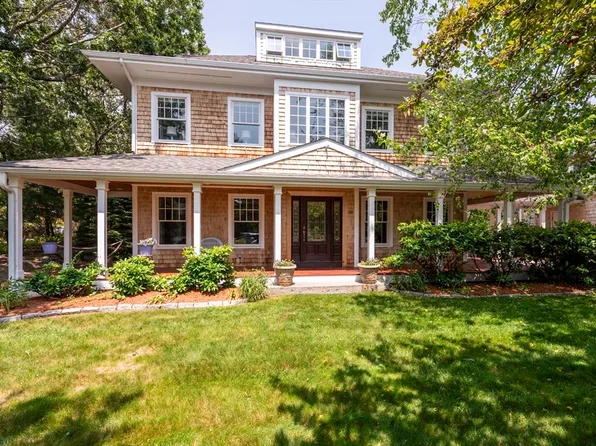 50 Castle View Dr, Gloucester, MA 01930