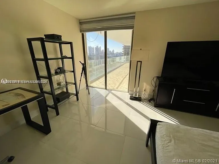 19707 Turnberry Way #23F — Photo 14