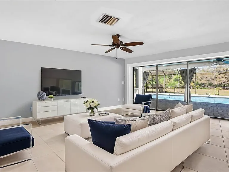 2111 Paddock Cir — Photo 10