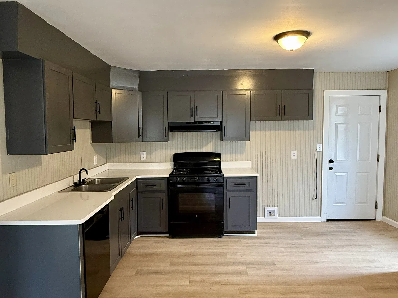 2 bed, 900 sqft, $1,100 — Photo 3