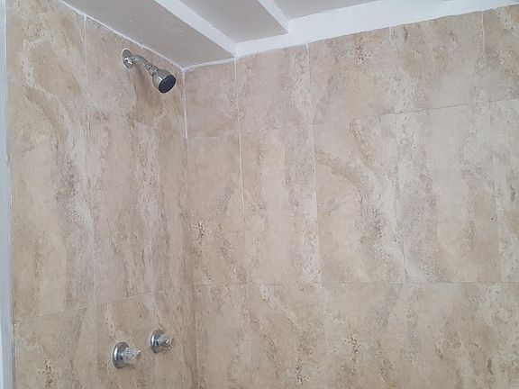 4th image of 805 NE 85th St #4