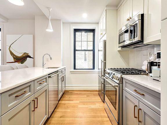 3rd image of 172 W 79th St #6D