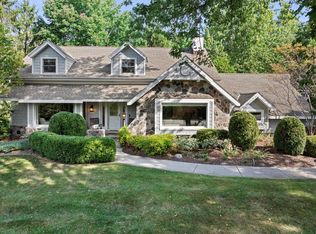 550 E Circle Rd, Mequon, WI 53092