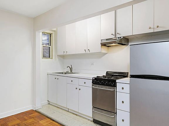 3rd image of 200 E 17th St APT 1A