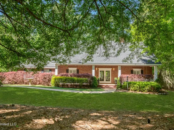 35 Troon Cir, Hattiesburg, MS 39401