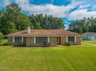 8825 Michael Dr, Moss Point, MS 39562