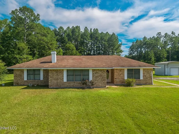 8825 Michael Dr, Moss Point, MS 39562