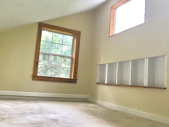 Large loft in upstairs makes for a great 3rd sleeping area o