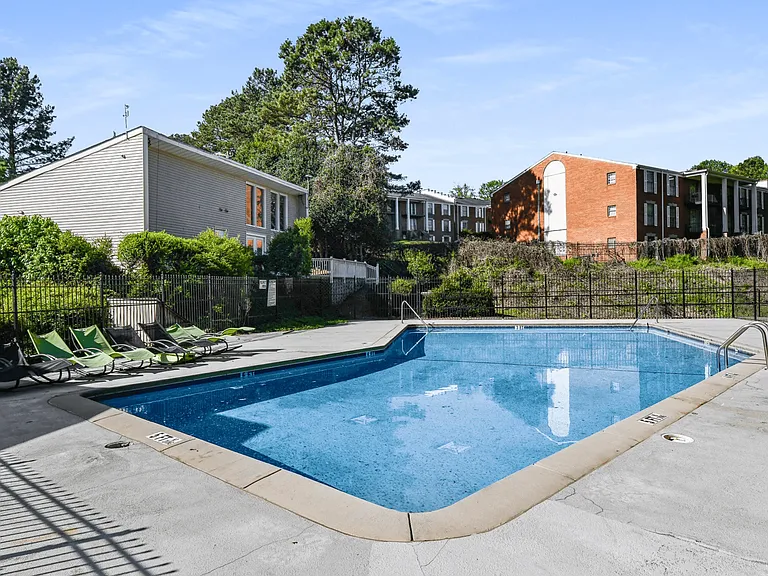 Premier Apartments — Photo 22