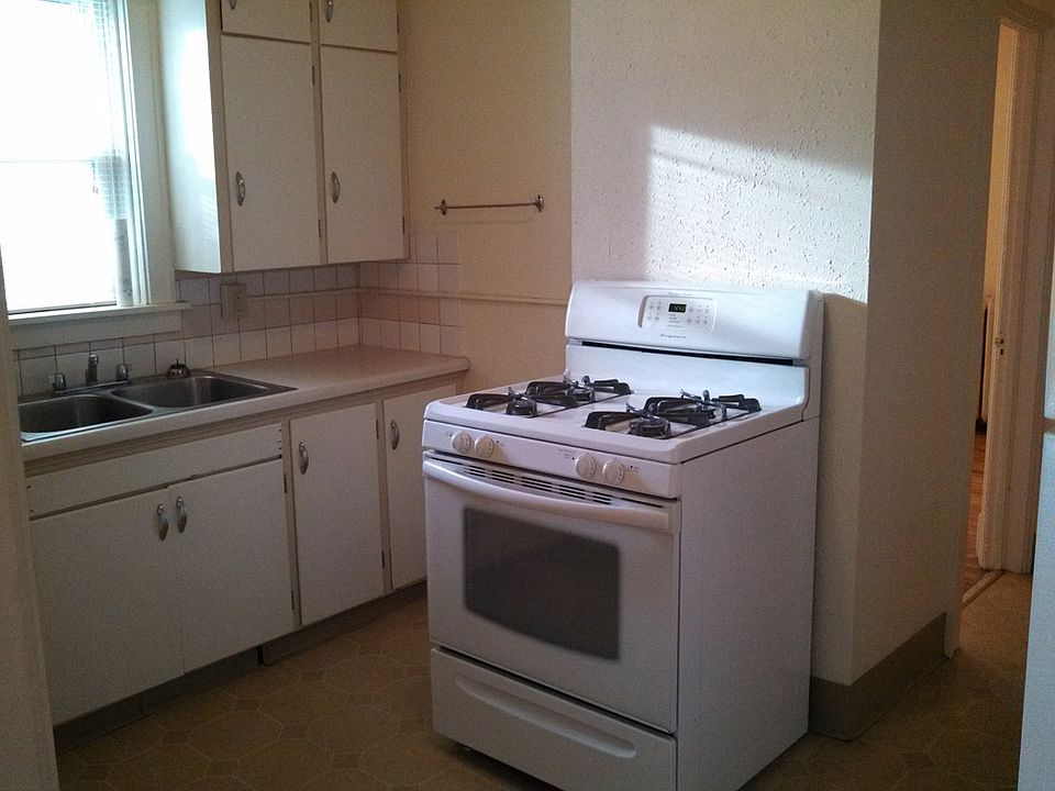 1st image of 608 Oak Ln