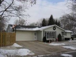 1018 Amhart Dr, De Pere, WI 54115