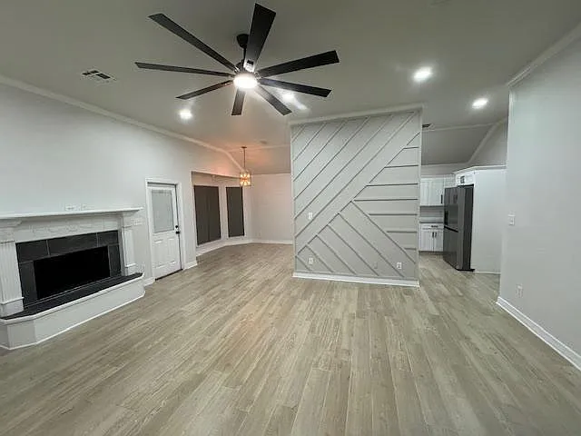 9411 Crooked Creek Dr — Photo 3