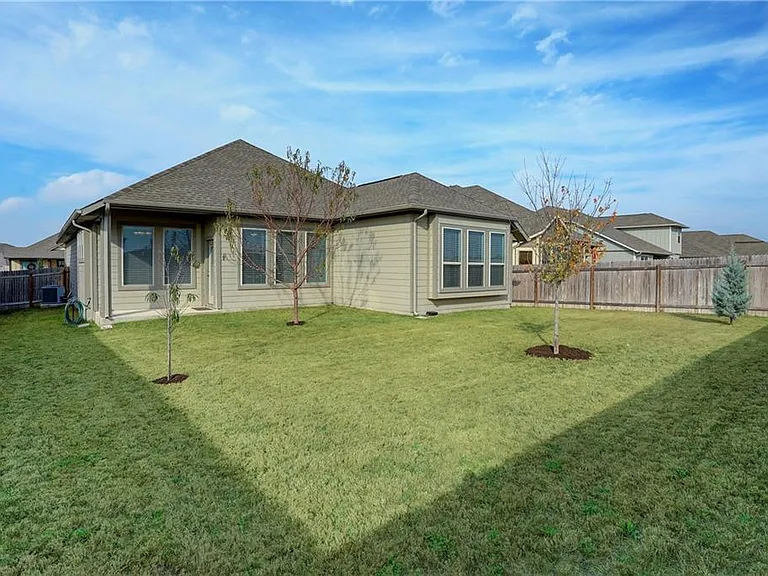 111 Finley St — Photo 15