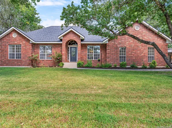 1216 country view, La Vernia, TX 78121