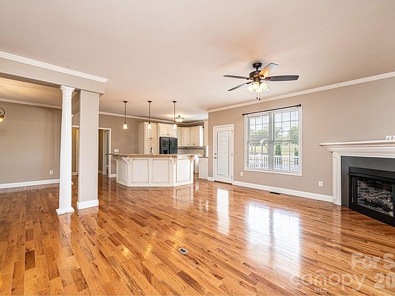 4th image of 379 Horseshoe Bend Rd