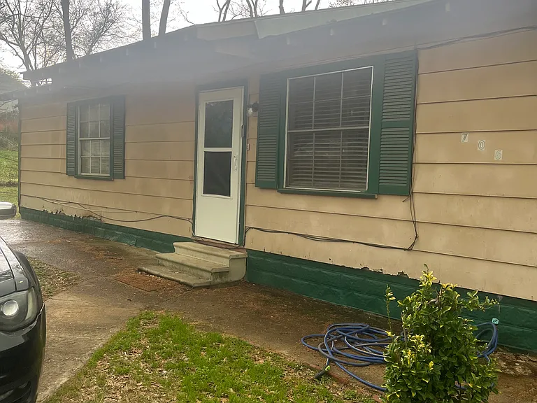 Outside / 2 spot Carport
