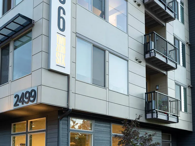 206 Apartments — Photo 19