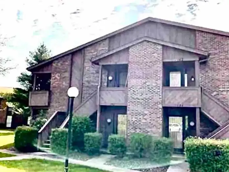 156 Hartford Ct — Photo 1