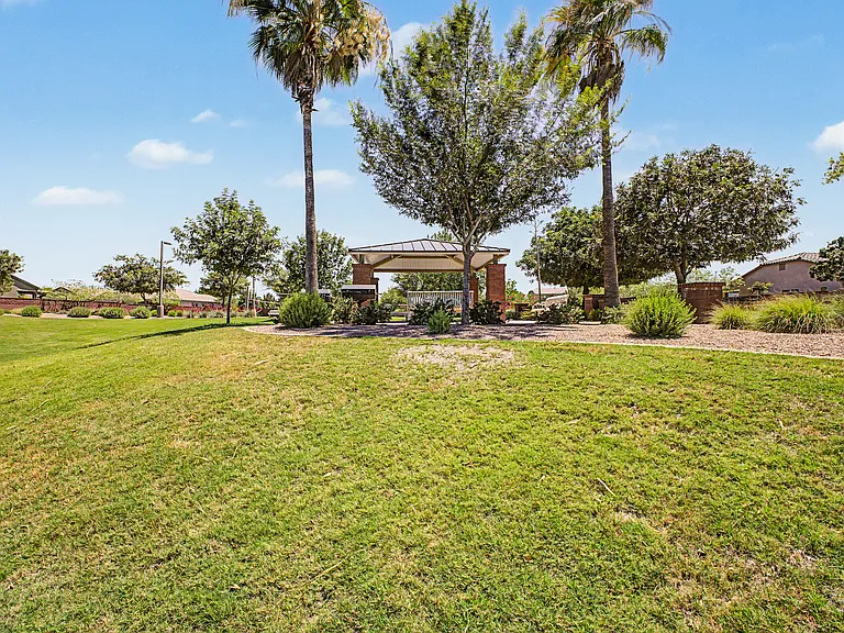 1360 W Joshua Tree Ave — Photo 48