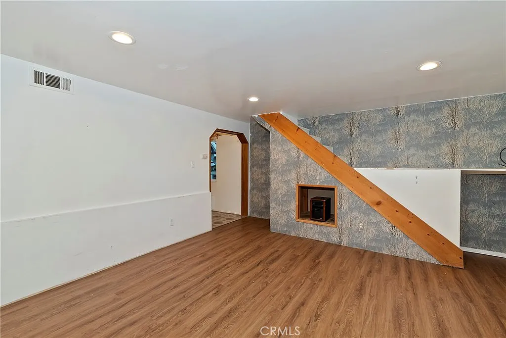 4 bed, 700 sqft, $800 — Photo 2