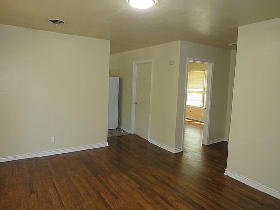3rd image of 502 McArthur Dr