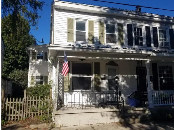54 Carbon St, Pine Grove, PA 17963